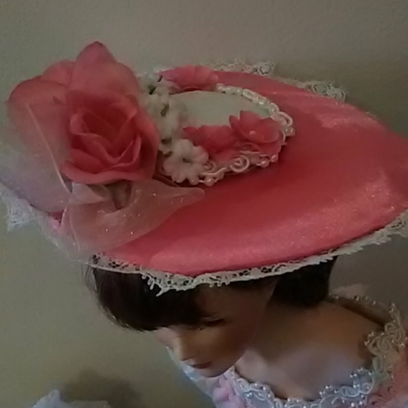 New Paradise Galleries Doll set - Picture 5 of 8